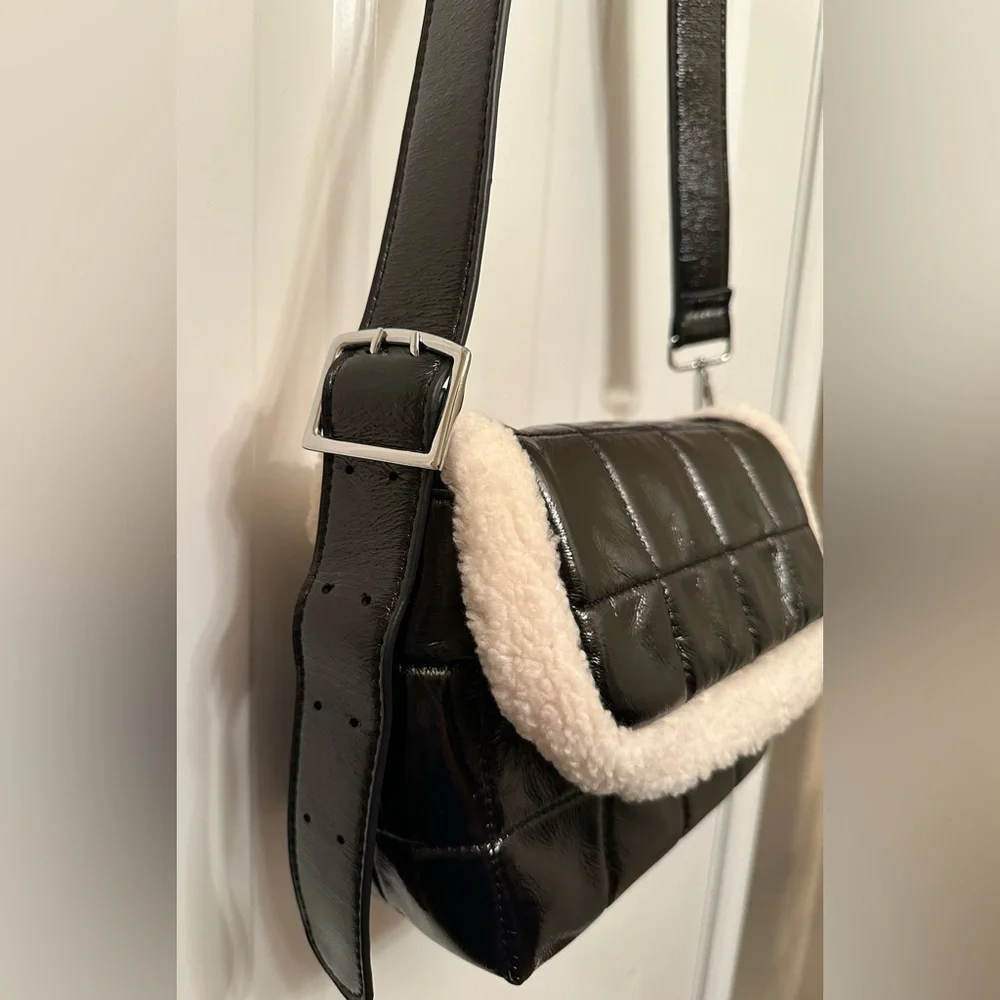 NWT Black Quilted Crossbody Bag w/ Cream Sherpa Trim, Trendy Y2K Winter Purse - Picture 15 of 15